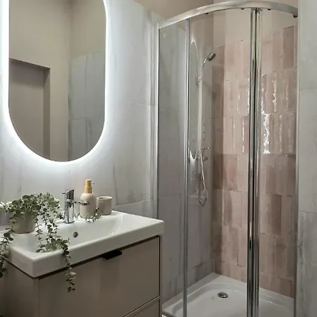 アパート Aviendo Traugutta