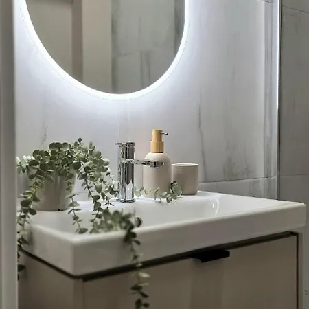 アパート Aviendo Traugutta